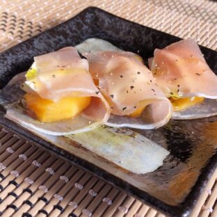 柿料理　柿と生ハムの前菜