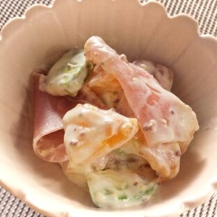 柿料理　柿とアボガドのサラダ