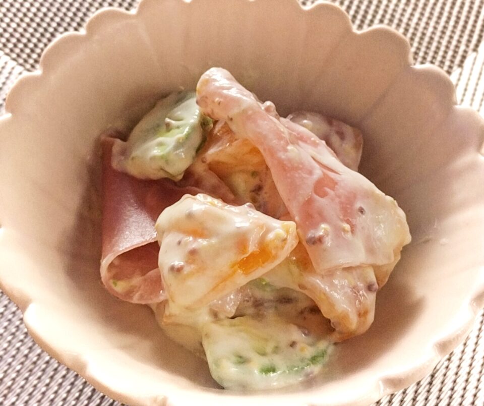 柿とアボガドのマスタードソースサラダ