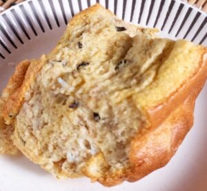 紅茶柿シフォンケーキ切り分けた状態