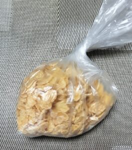 ビニール袋のコーンフレーク