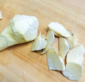 タケノコの乱切り