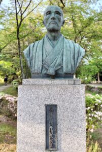 酒井調良の銅像